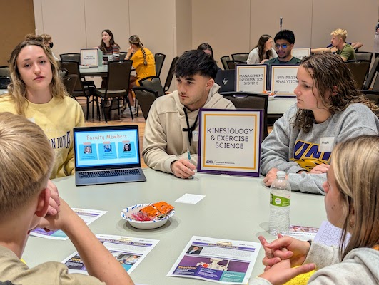 Group of students at the Majors in Minutes event in the Maucker Union Ballrooms.